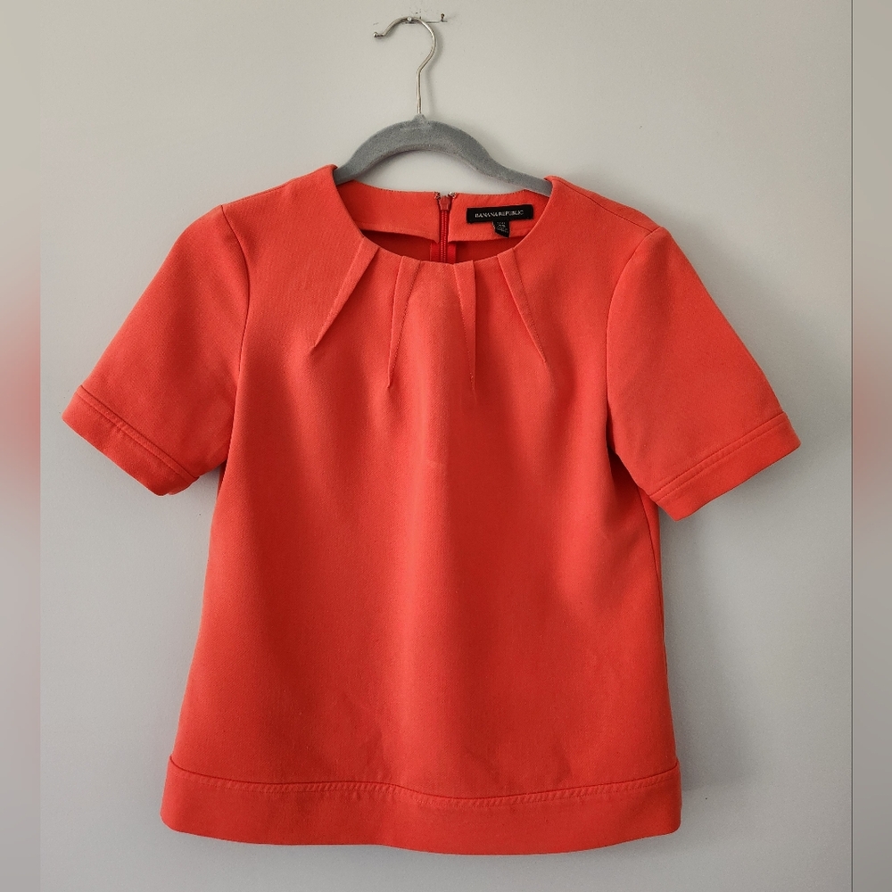 Banana Republic Coral Structured Pleated Neck Short Sleeve Top Sz XS